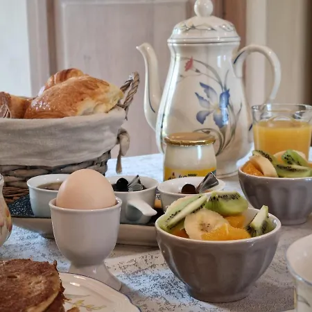 Couette-café Les Chenes Rouges 4*