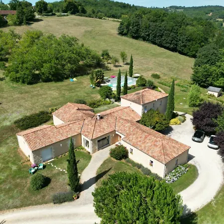 Les Chenes Rouges Bed & Breakfast 4*