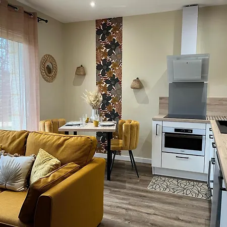 Les Chenes Rouges Bed & Breakfast 4*