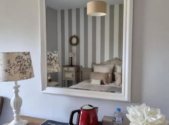 Bed & Breakfast Les Chenes Rouges 4*