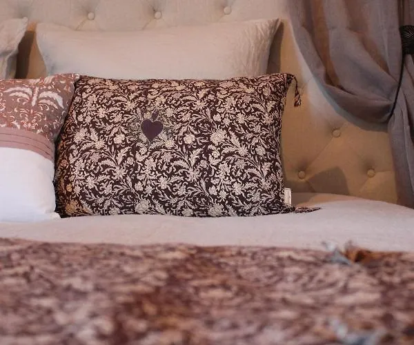 Les Chenes Rouges Bed & Breakfast